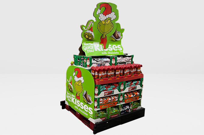 The Hershey Company partnered with Smurfit Westrock to bring a touch of festive magic to stores across the country with imaginative, Grinch-themed retail dress-up kit displays.